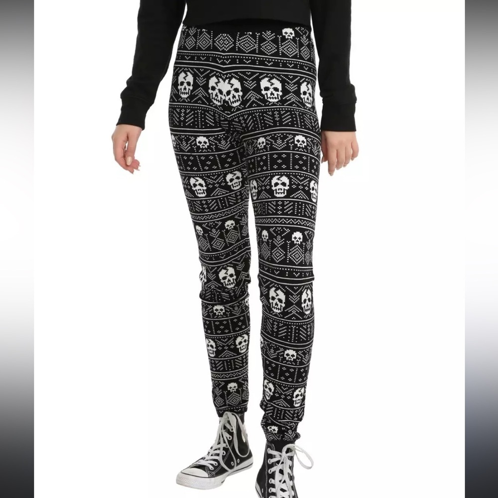 Hot Topic Black and White Skull Fairisle Sweater Knit Leggings Joggers S